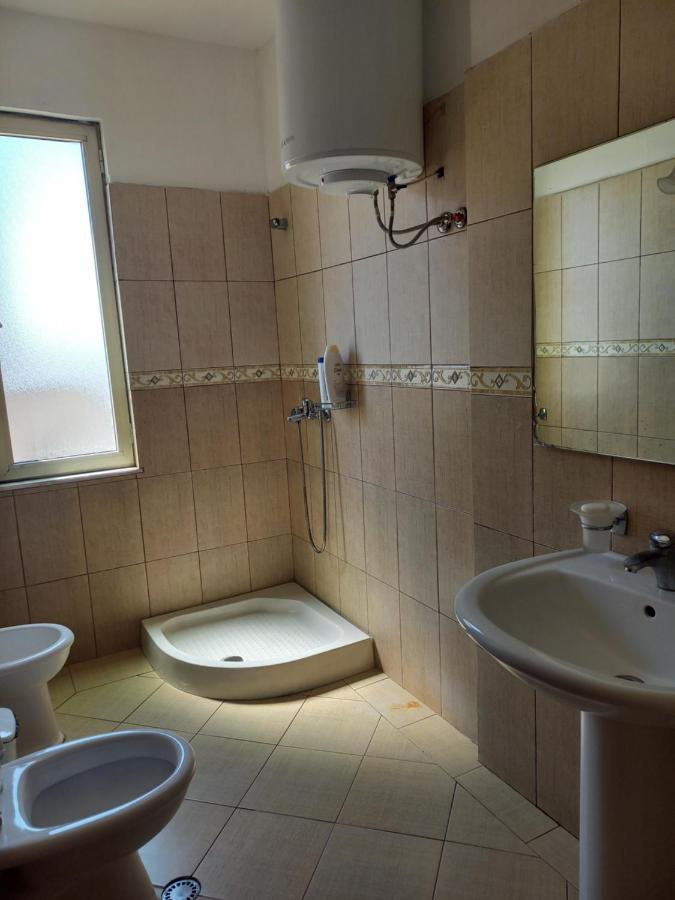 Flodril Appartment Durrës Exteriör bild